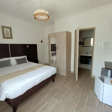 Le Moment Present Bed & Breakfast *